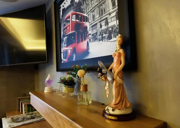 Cozy At 9 And Kitchen Hotel