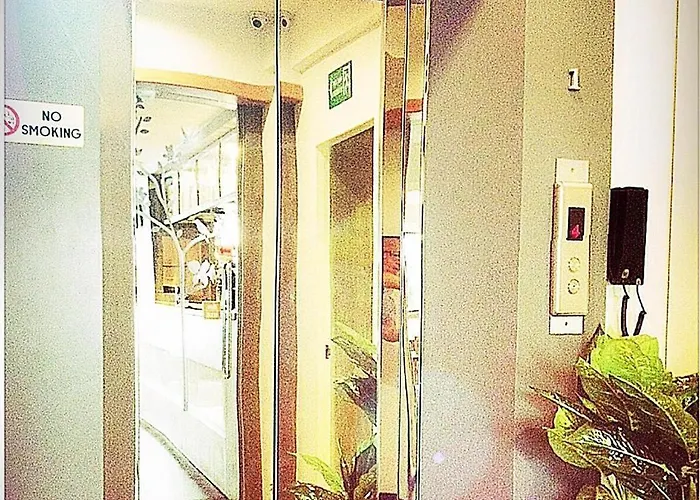 Cozy At 9 And Kitchen 호텔 3*
