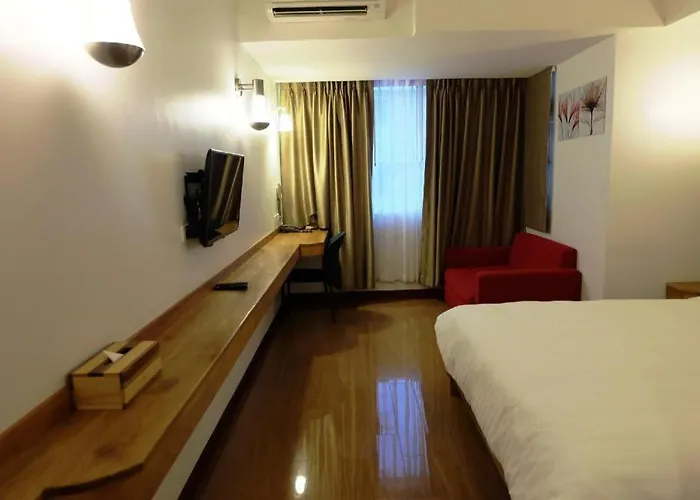 Cozy At 9 And Kitchen 호텔