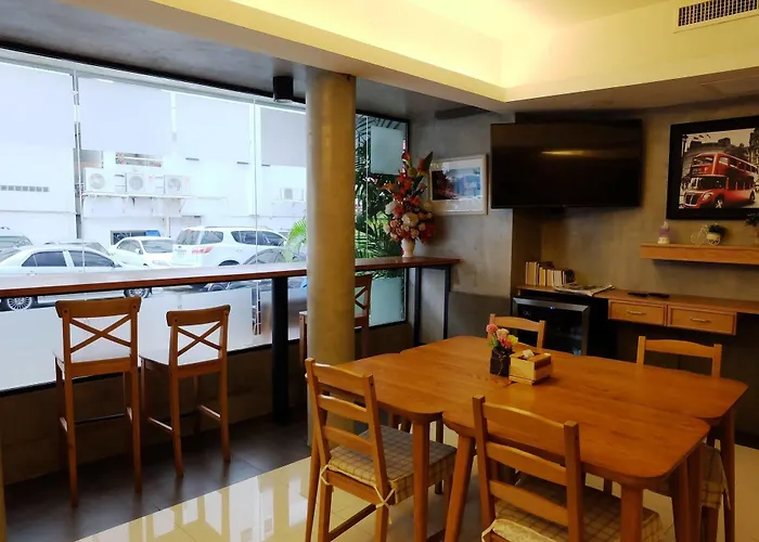Cozy At 9 And Kitchen 호텔